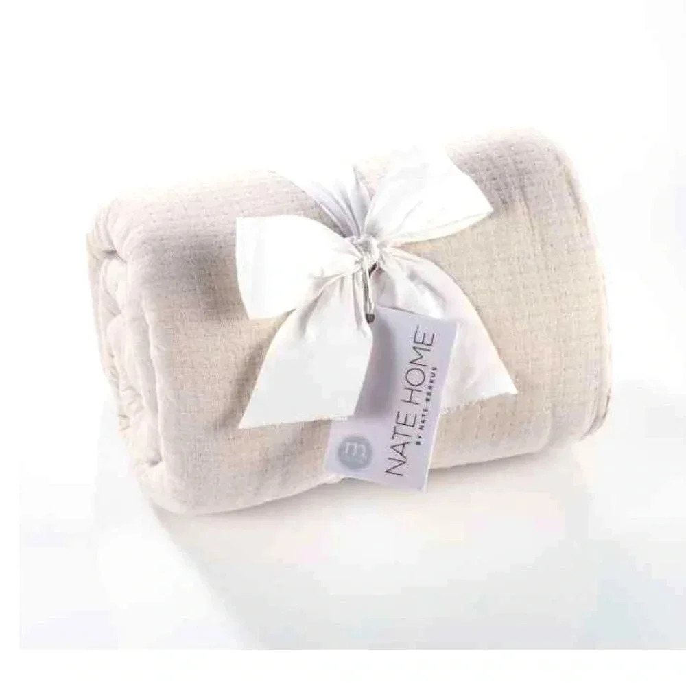 NWT. Nate  Home by Nate Berkus Coton Matelassee Fringe Blanket